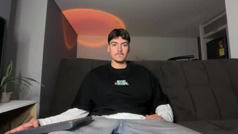 INDEPENDENT MODEL online show from November 2025 04:01:01 AM