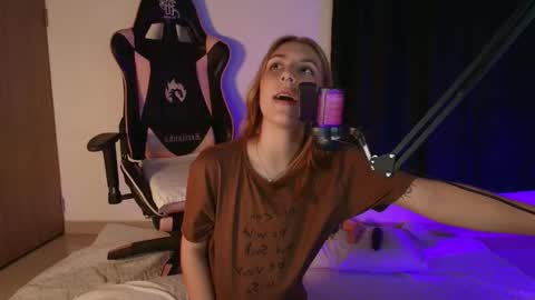 Linda Sofia help me get to 100 thumbs up online show from March 2025 04:28:01 AM