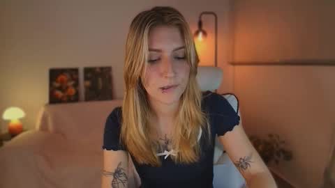 Linda Sofia help me get to 100 thumbs up online show from October 2025 04:45:02 AM