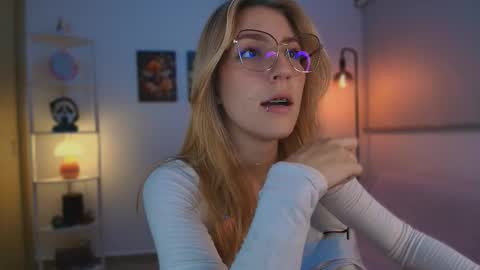 Linda Sofia help me get to 100 thumbs up online show from October 2025 04:51:02 AM