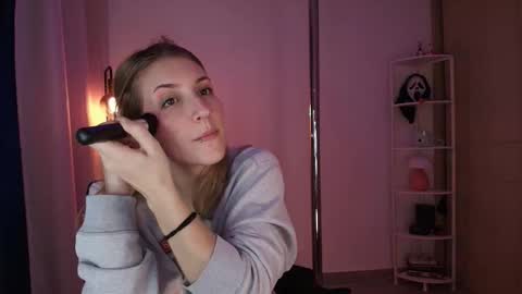 Linda Sofia help me get to 100 thumbs up online show from December 2025 04:40:01 AM