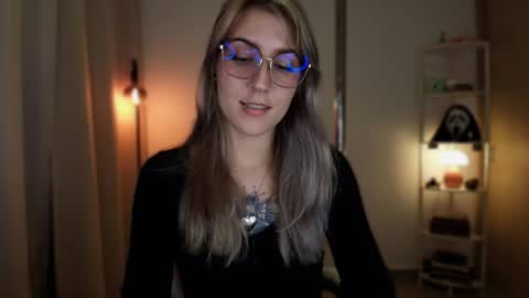 Linda Sofia help me get to 100 thumbs up online show from April 2026 12:41:01 AM