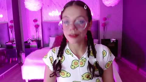 Snapshot of jade_storm_ chatting on October 2025 04:10:01 AM JADE online show from October 2025 04:10:01 AM