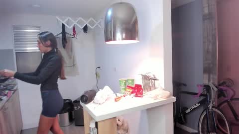 Snapshot of jade_ws chatting on November 2025 12:20:02 AM Jade online show from November 2025 12:20:02 AM