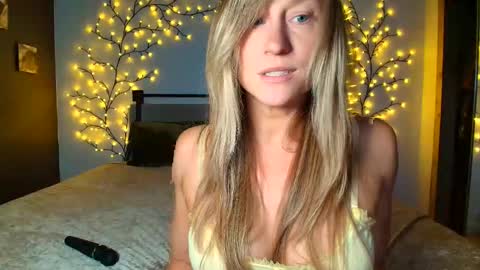 jadeamaryllis_ online show from February 2026 02:18:01 PM