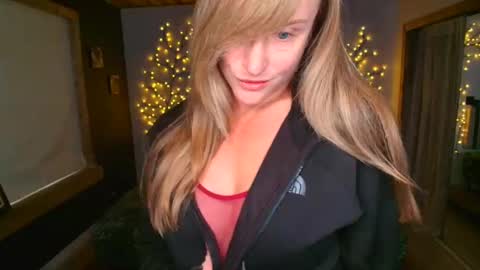 jadeamaryllis_ online show from April 2026 02:21:01 PM