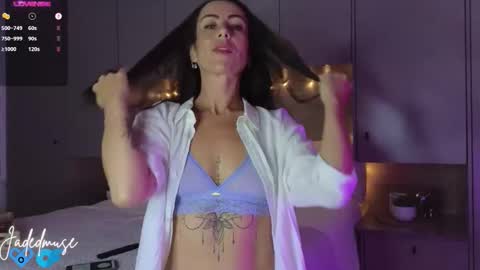 Jade online show from March 2026 07:41:02 PM