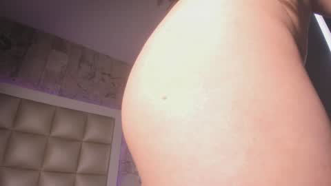 Snapshot of jadeestudios chatting on January 2025 01:20:01 PM jadeestudios online show from January 2025 01:20:01 PM