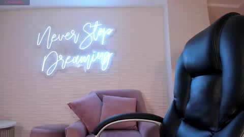 Snapshot of jadeevansx chatting on February 2025 08:11:01 PM JADE EVANS online show from February 2025 08:11:01 PM