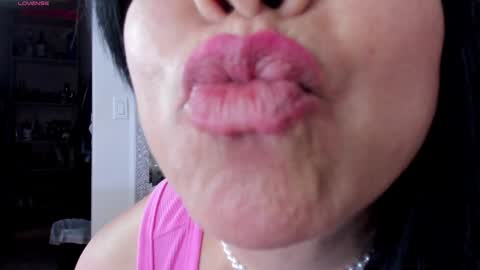 Snapshot of jadeh_williams02 chatting on January 2025 12:46:01 AM Jadeh online show from January 2025 12:46:01 AM