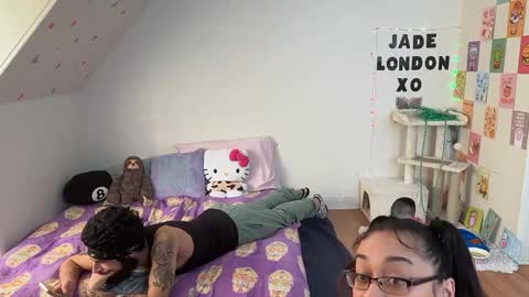 Snapshot of jadelondonxo chatting on February 2025 08:50:01 PM Jade online show from February 2025 08:50:01 PM