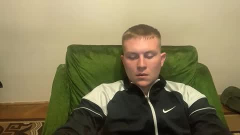 Max online show from November 2025 09:03:02 PM