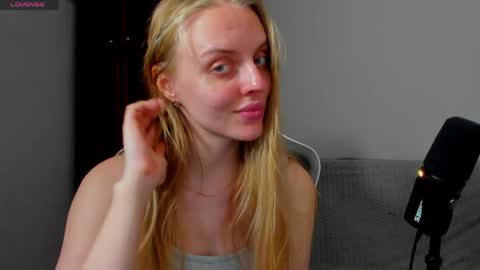 Snapshot of jam_cream chatting on May 2026 10:43:01 AM Sofia online show from May 2026 10:43:01 AM