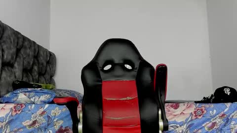 Snapshot of james_bbcmuscle chatting on October 2025 12:38:01 PM James BBC online show from October 2025 12:38:01 PM