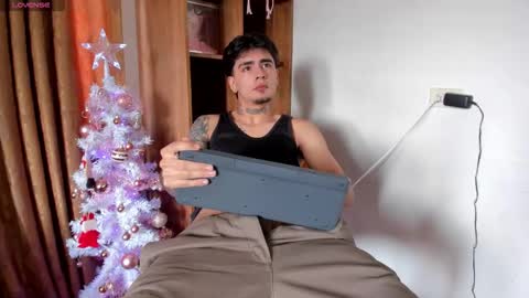 Snapshot of jamesdekker chatting on December 2025 12:56:01 PM jamesdekker online show from December 2025 12:56:01 PM