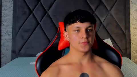 Snapshot of jamesgolden_ chatting on March 2025 06:33:01 PM jamesgolden_ online show from March 2025 06:33:01 PM