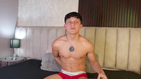 jamesgolden_ online show from November 2025 10:25:02 PM