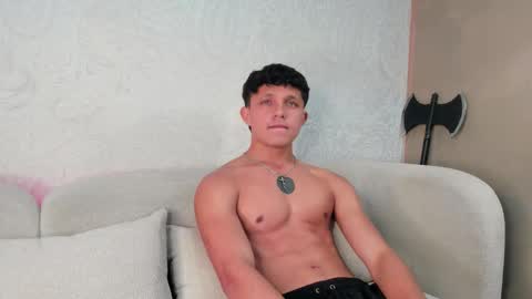 jamesgolden_ online show from December 2025 02:53:01 AM