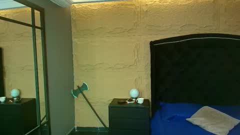 jamesgolden_ online show from December 2025 02:58:02 PM