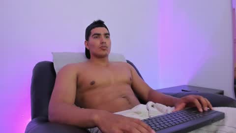 Snapshot of jamesgraay chatting on February 2025 08:42:02 PM James Gray online show from February 2025 08:42:02 PM