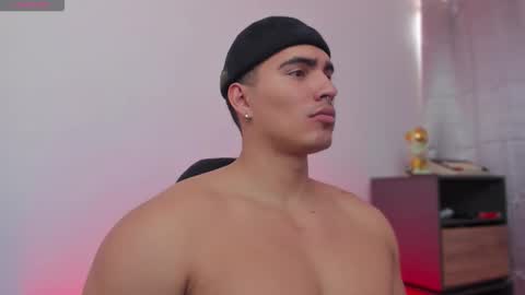 Snapshot of jamesgraay chatting on November 2025 06:56:02 PM James Gray online show from November 2025 06:56:02 PM