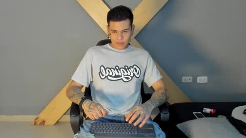 Snapshot of jamesinked_ chatting on December 2024 07:01:02 PM Jamesinked  online show from December 2024 07:01:02 PM