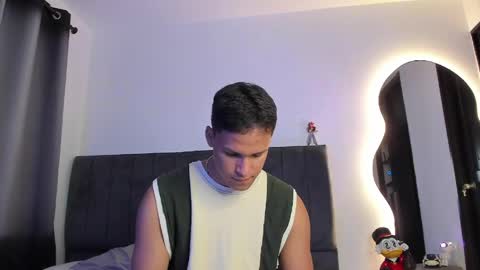 Snapshot of jamesowenn chatting on June 2026 02:37:02 AM James Owenn online show from June 2026 02:37:02 AM