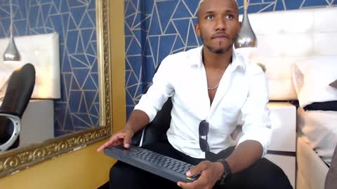 Snapshot of jamesparck chatting on February 2025 06:24:02 PM James online show from February 2025 06:24:02 PM