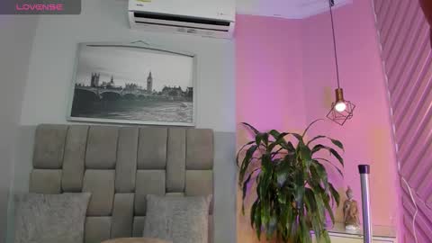 Janna online show from October 2025 11:06:02 AM