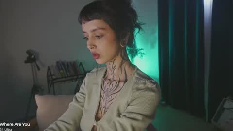 Snapshot of janne_maybe chatting on June 2026 02:37:02 PM jmaybe e online show from June 2026 02:37:02 PM