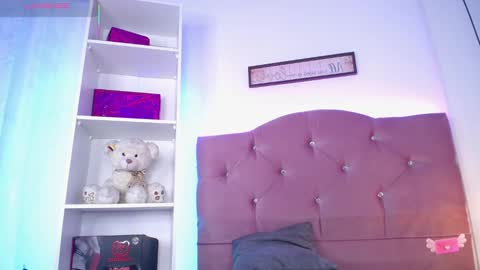 Snapshot of janne_moon chatting on November 2025 04:18:02 PM Janne online show from November 2025 04:18:02 PM