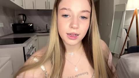 Snapshot of janniekeneipp chatting on November 2025 08:41:02 PM Janni online show from November 2025 08:41:02 PM