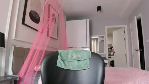 Amelle online show from November 2025 11:06:01 PM