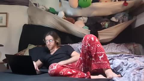 Snapshot of jarethgray chatting on December 2024 11:10:01 PM Jareth online show from December 2024 11:10:01 PM