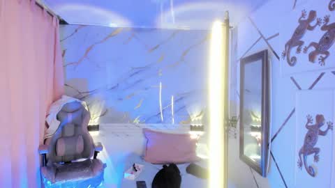 Snapshot of jasmine_hyper_1 chatting on February 2025 09:33:02 PM Jas online show from February 2025 09:33:02 PM