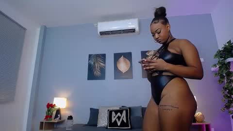 Snapshot of jasminecampbell chatting on December 2024 10:34:02 PM Instagram jasminecampbell1 online show from December 2024 10:34:02 PM