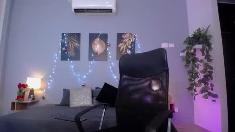 Snapshot of jasminecampbell chatting on December 2024 10:13:02 PM Instagram jasminecampbell1 online show from December 2024 10:13:02 PM