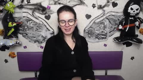 JasmineKouch online show from October 2025 05:57:02 PM