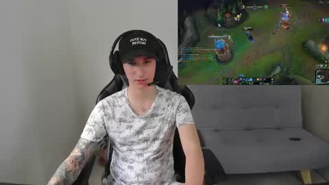 Snapshot of jasper__thompson chatting on December 2024 09:22:01 PM jasper__thompson online show from December 2024 09:22:01 PM