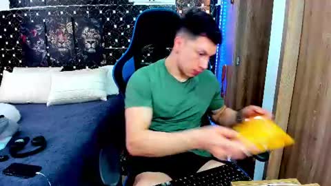 Snapshot of javiersexymann chatting on July 2026 06:05:01 PM Javier online show from July 2026 06:05:01 PM