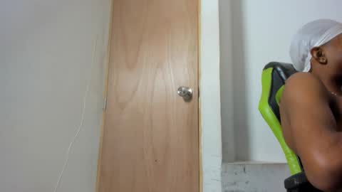 Snapshot of jax_maliq chatting on November 2025 04:33:01 PM jax_maliq online show from November 2025 04:33:01 PM