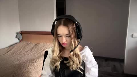 Snapshot of jayooten chatting on November 2025 08:46:01 AM Hi Im Mishel 18 years old online show from November 2025 08:46:01 AM