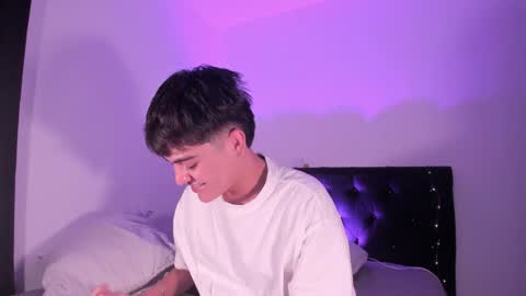 jaythomax online show from January 2025 08:25:02 AM