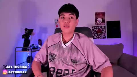 jaythomax online show from February 2025 06:48:02 PM