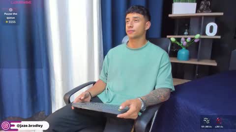 Snapshot of jaze_bradley chatting on October 2025 11:33:02 AM jaze_bradley online show from October 2025 11:33:02 AM