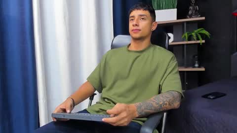 Snapshot of jaze_bradley chatting on December 2025 11:26:02 AM jaze_bradley online show from December 2025 11:26:02 AM