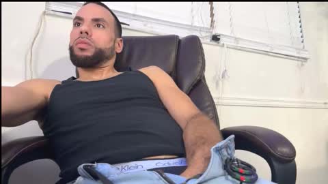 JcMax305 online show from January 2026 07:11:01 PM