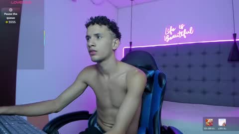 jdwhite18 online show from April 2026 11:32:01 PM