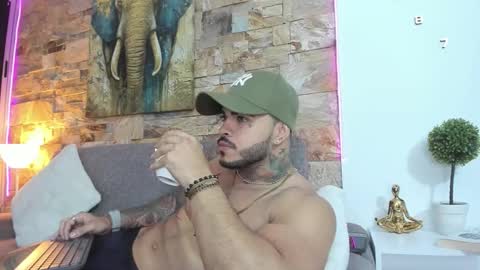 Snapshot of jean_lopez chatting on September 2025 06:19:02 AM Jean axelcrow Modelo Independiente online show from September 2025 06:19:02 AM