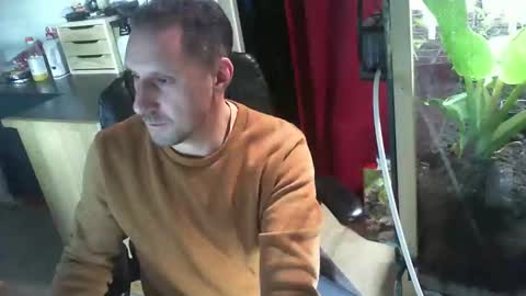 Snapshot of jef74700 chatting on January 2025 01:14:02 PM Jrme online show from January 2025 01:14:02 PM